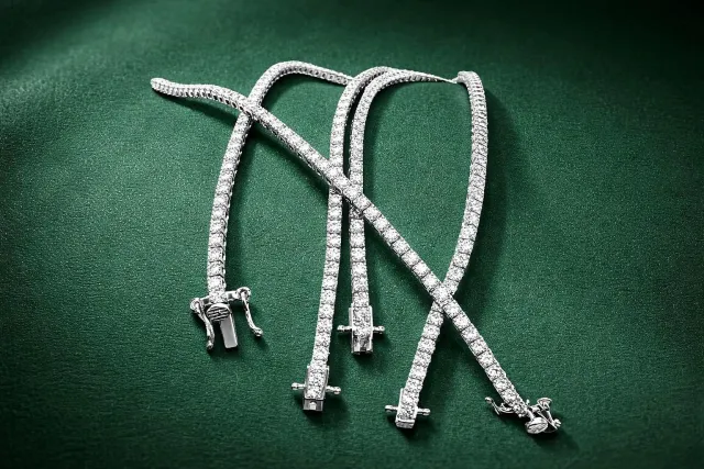 Eksklusivt tennisarmbånd i 14K hvitt gull – 2.01 ct diamant